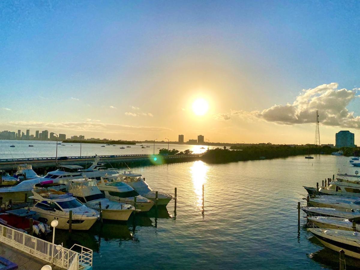 Modern Waterfront Apartment With Miami Skyline View, Free Parking 5 Mins Drive To ميامي بيتش المظهر الخارجي الصورة