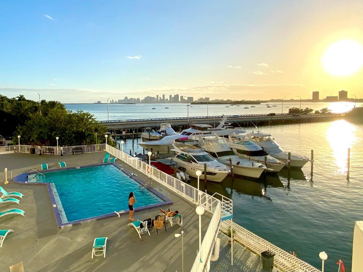 Modern Waterfront Apartment With Miami Skyline View, Free Parking 5 Mins Drive To ميامي بيتش المظهر الخارجي الصورة