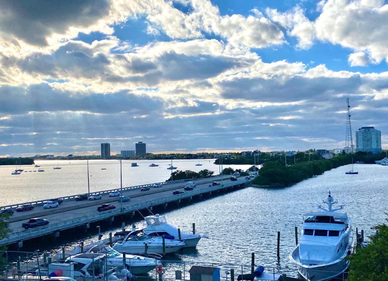 Modern Waterfront Apartment With Miami Skyline View, Free Parking 5 Mins Drive To ميامي بيتش المظهر الخارجي الصورة